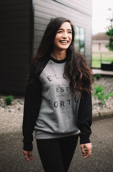 Elle est Forte Baseball Raglan Sweatshirt